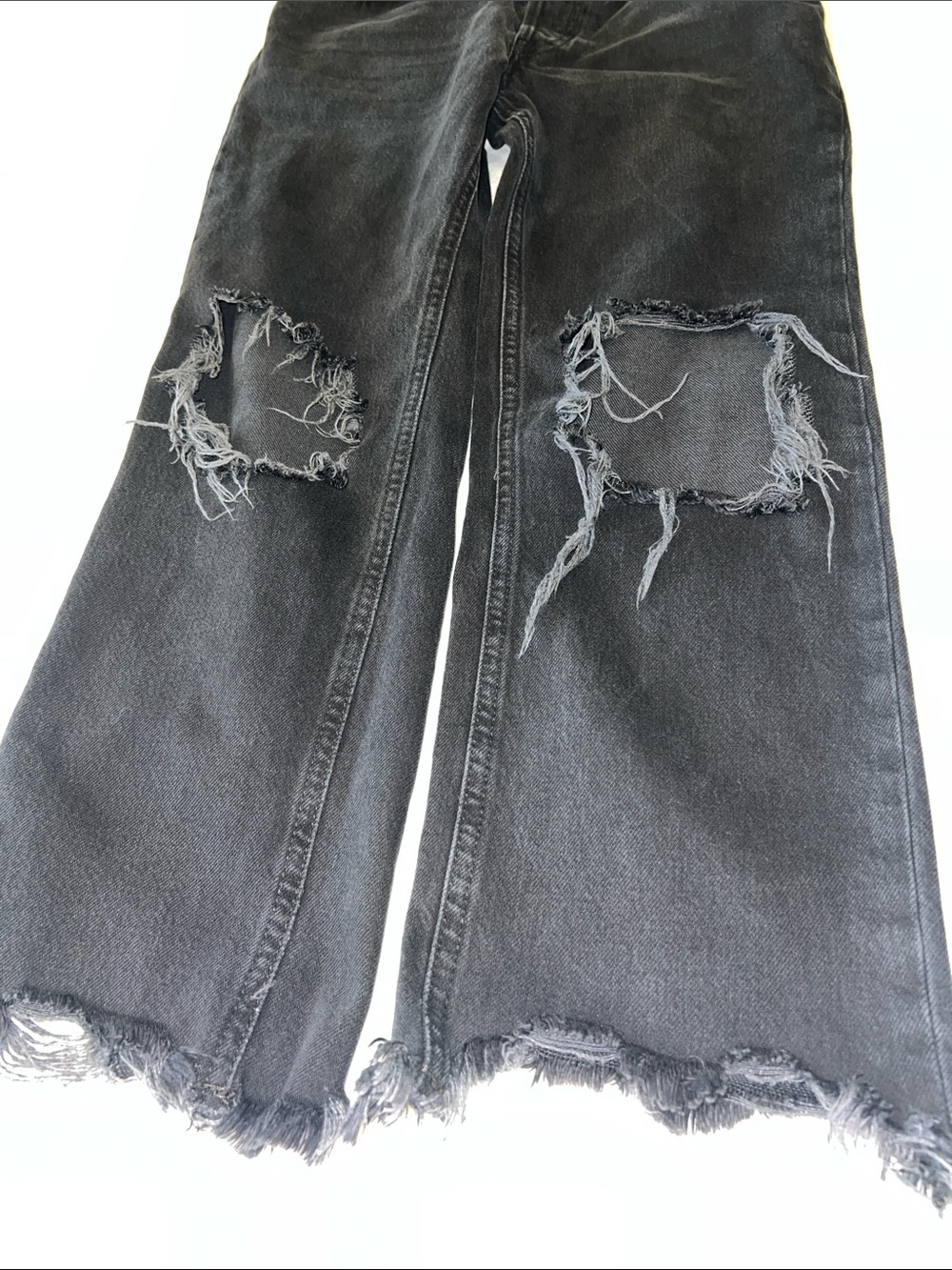 We The Free Jeans Black Maggie Black Distressed Knee Mid Rise Chopped Hem Crop - Picture 8 of 12
